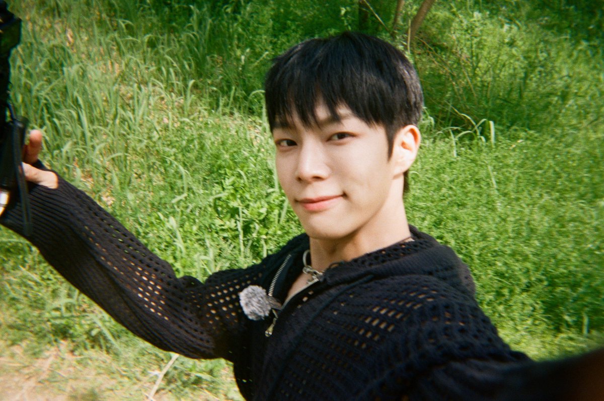 Behind-the-scenes cut of VERIVERY