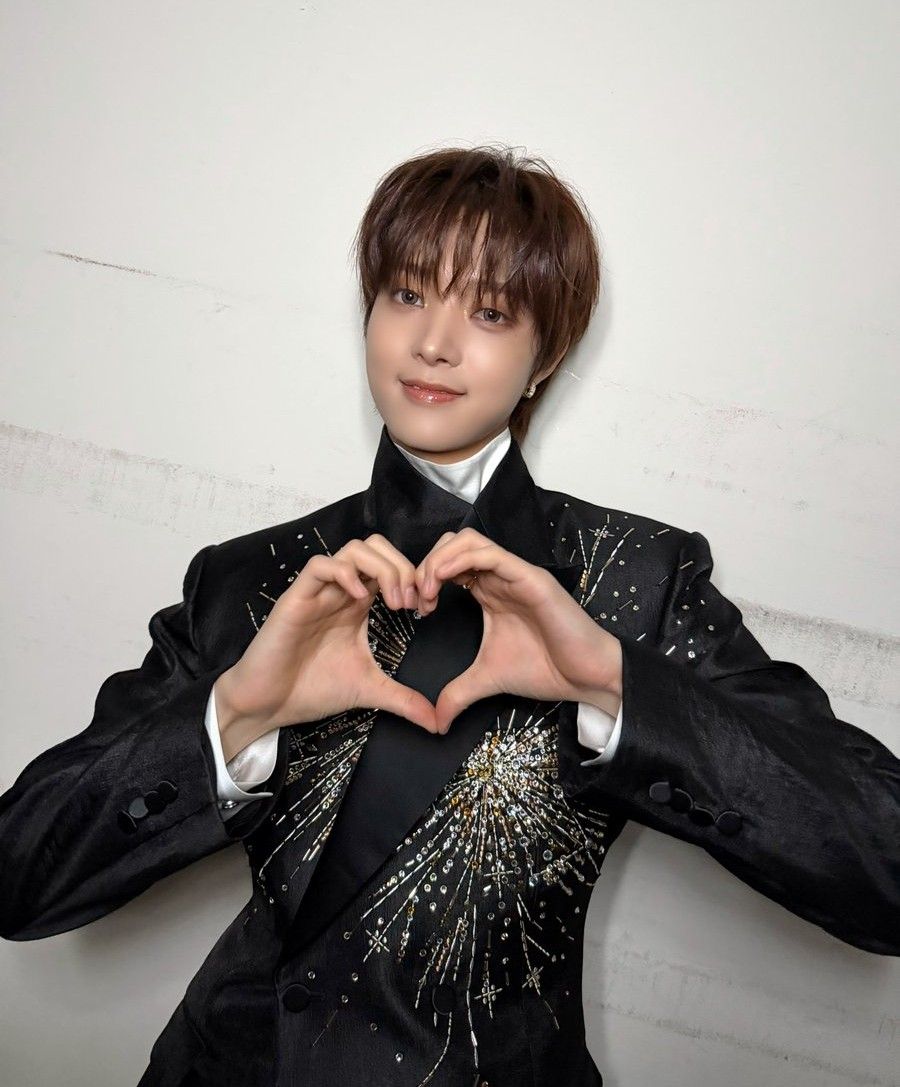 Behind-the-scenes cut of EJ (&TEAM)