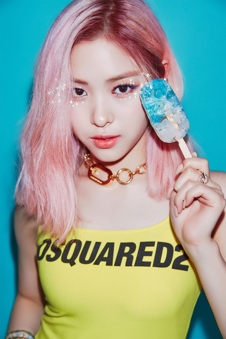 Behind-the-scenes cut of Ryujin (ITZY)