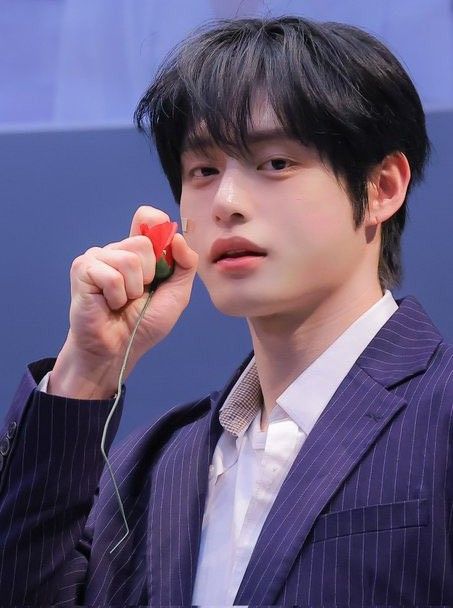 A moment captured by Kim Jiwoong (ZEROBASEONE)'s fan