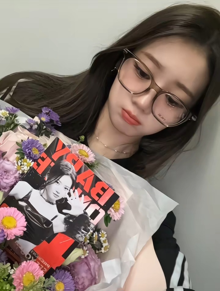 로라 (BABYMONSTER) 팬이 찍은 순간