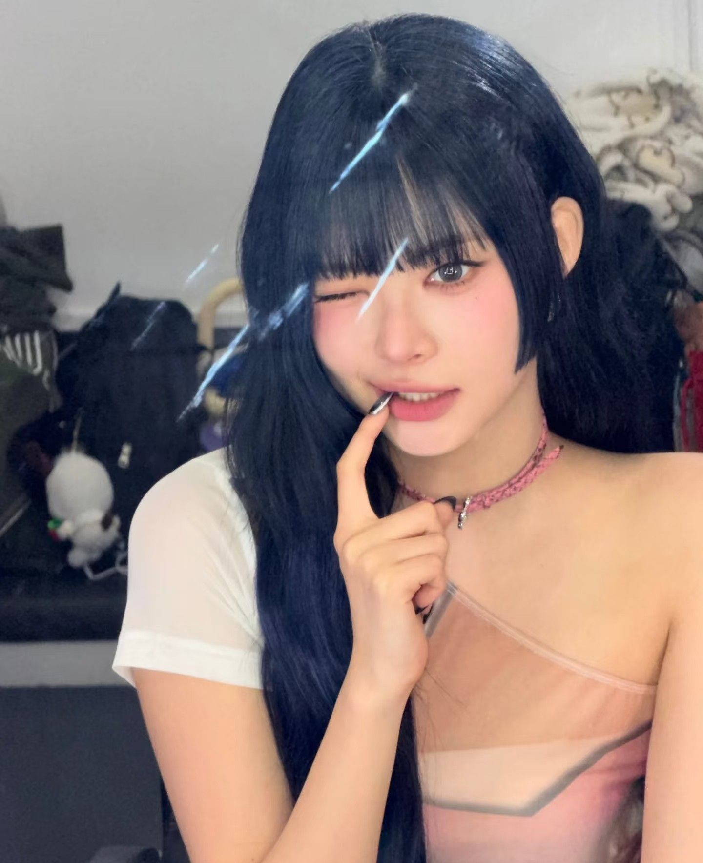 Behind-the-scenes cut of Hong Eunchae (LE SSERAFIM)