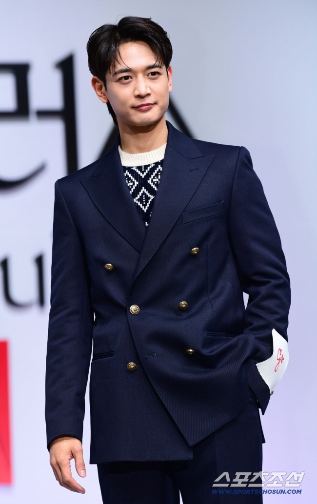 Latest photo of Minho (SHINee)