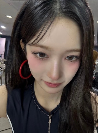 イソ (IVE)の舞台裏ショット