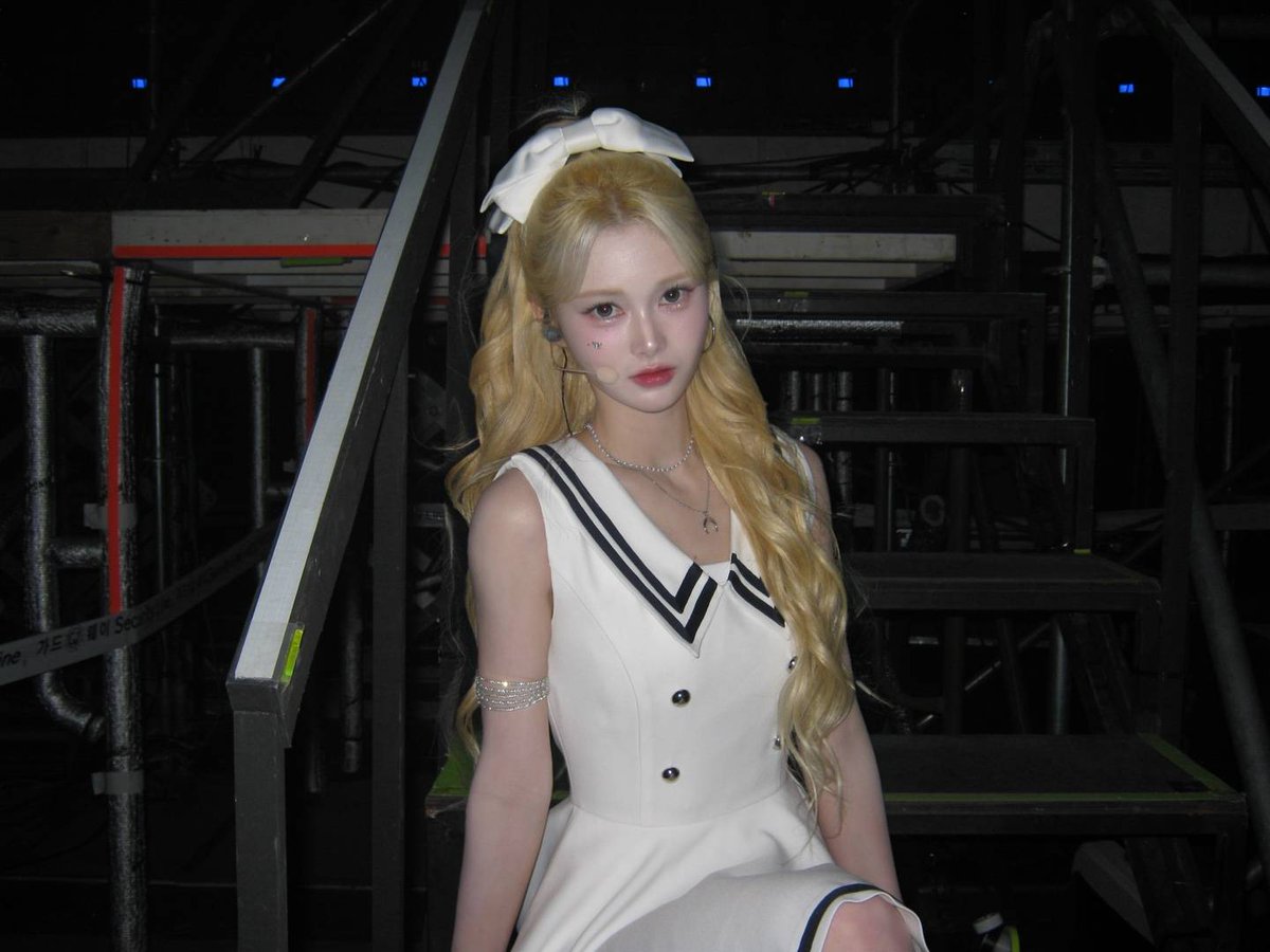 Behind-the-scenes cut of tripleS