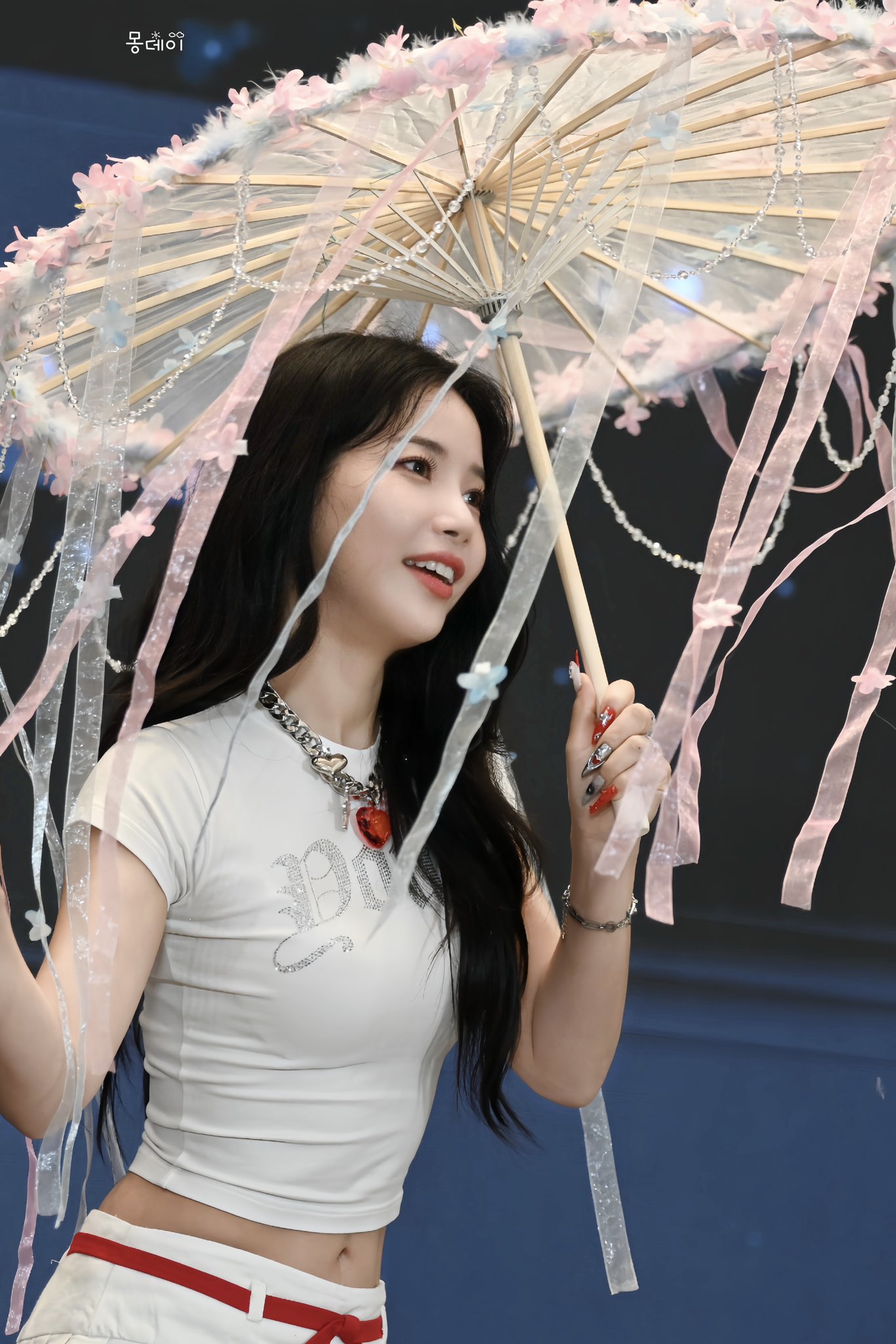 Recent activity shot of Solar (MAMAMOO)