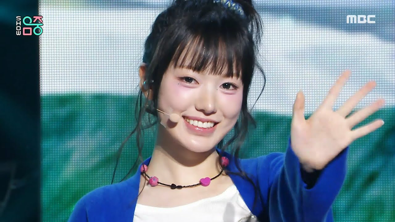 Behind-the-scenes cut of KiiiKiii