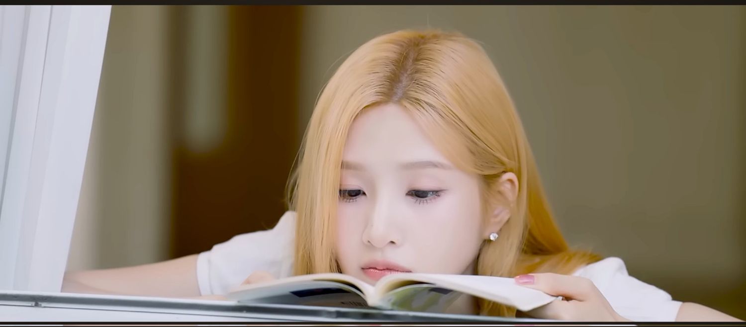 Behind-the-scenes cut of Joy (Red Velvet)