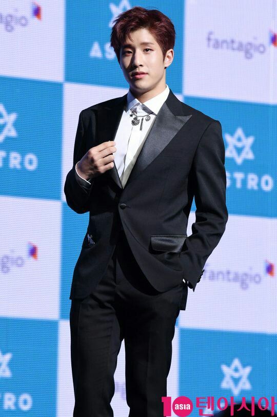 Latest photo of Jinjin (ASTRO)