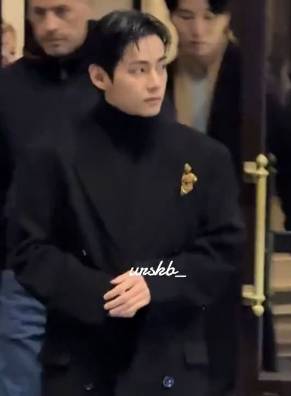 뷔 (방탄소년단)의 최신 사진