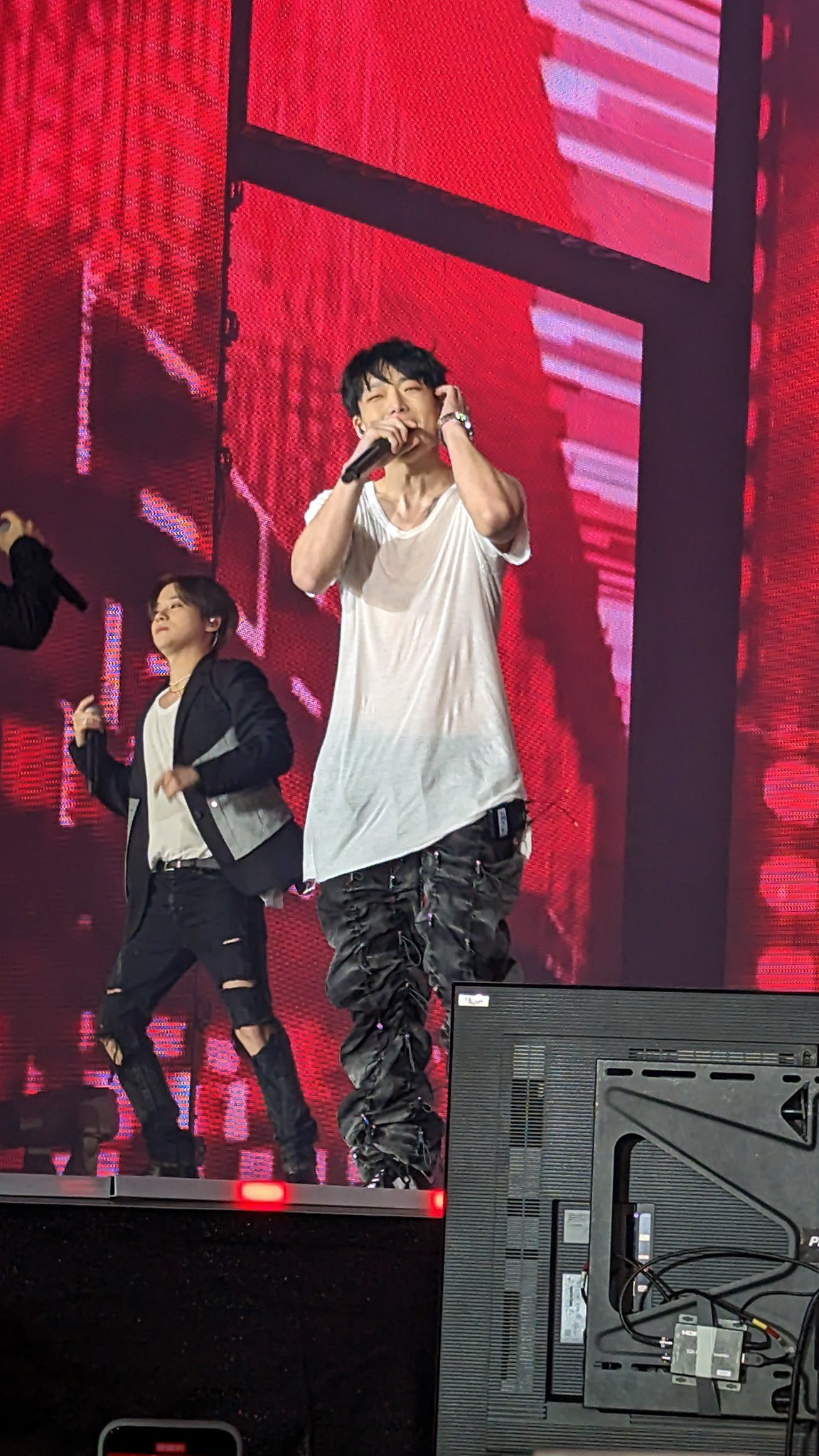 A heartfelt wallpaper shared by BOBBY (iKON)'s fans