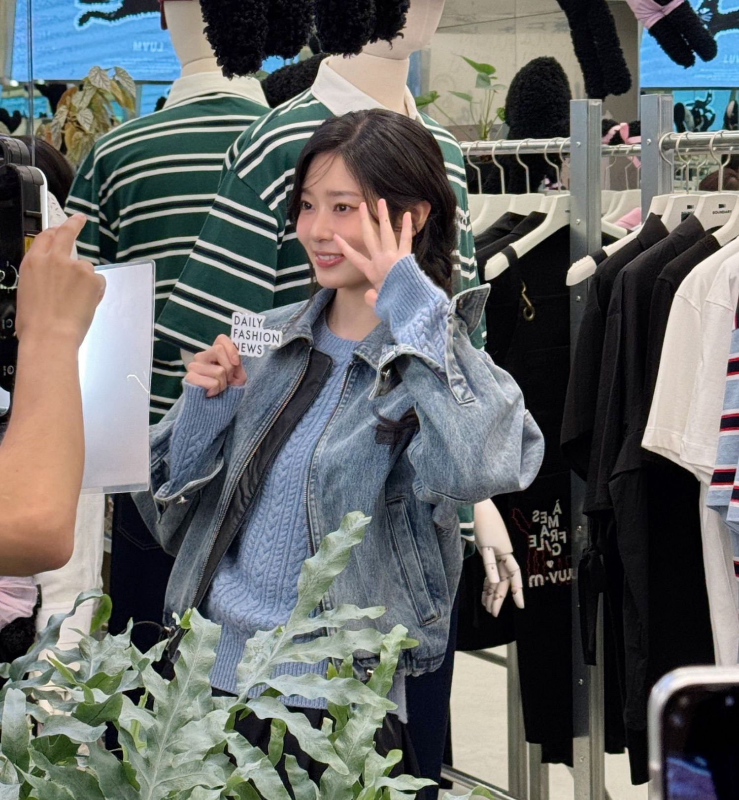 A moment captured by Kim Minju's fan