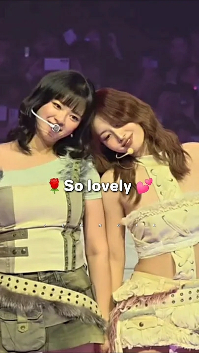 Potret di balik layar Momo (TWICE)