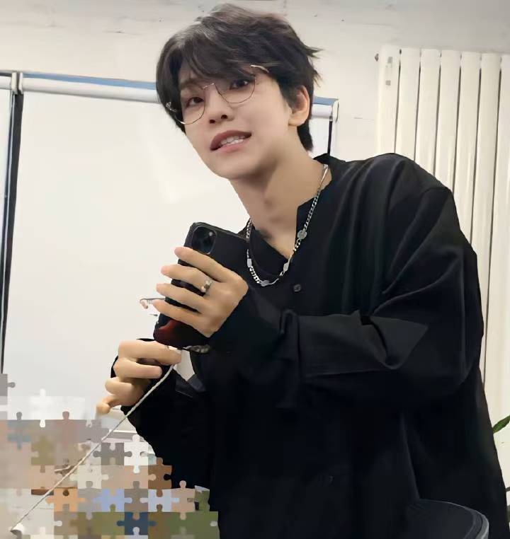 Behind-the-scenes cut of He Xinlong (ALPHA DRIVE ONE)