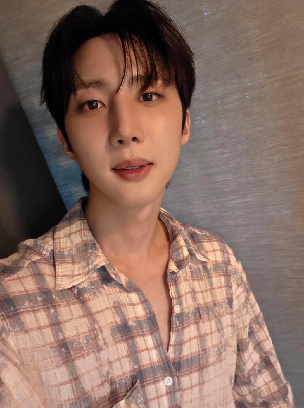 Behind-the-scenes cut of Hui (PENTAGON)
