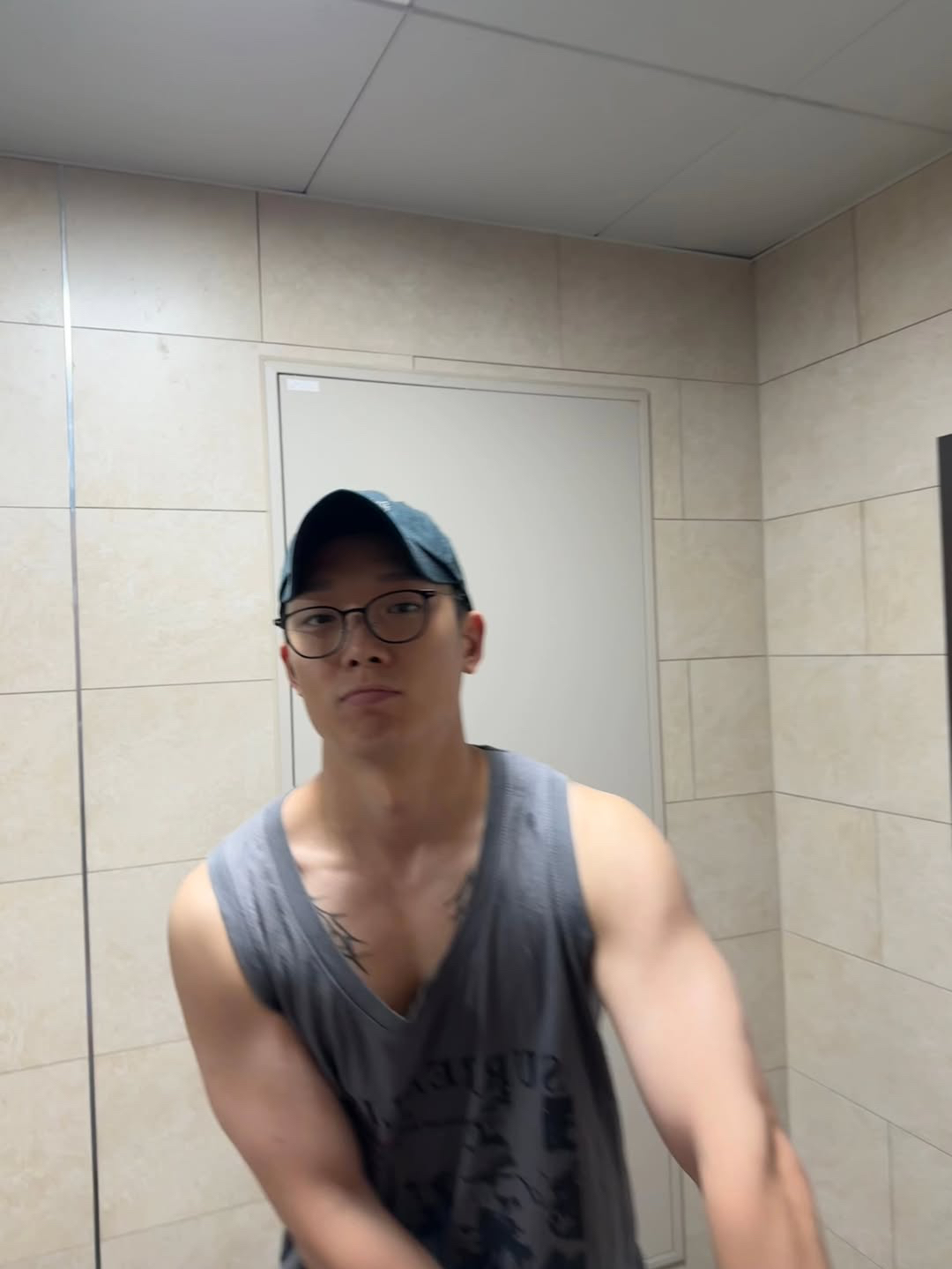 BOBBY (iKON)의 비하인드 컷