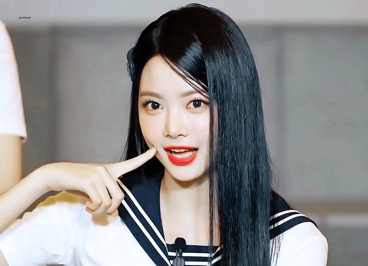 Recent activity shot of Hong Eunchae (LE SSERAFIM)