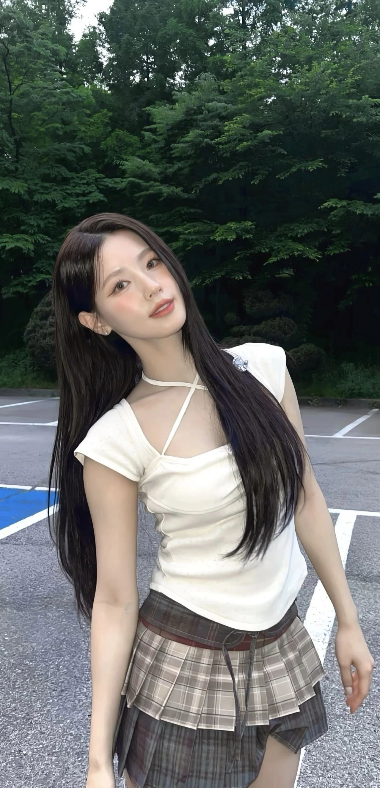 Today's most popular wallpaper in the Jang Wonyoung (IVE) community
