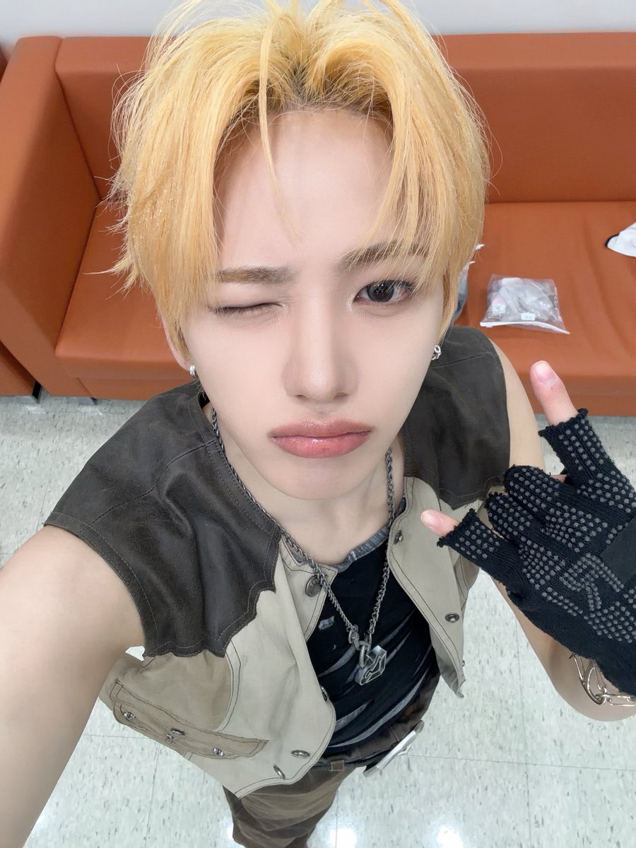 Behind-the-scenes cut of Xikers