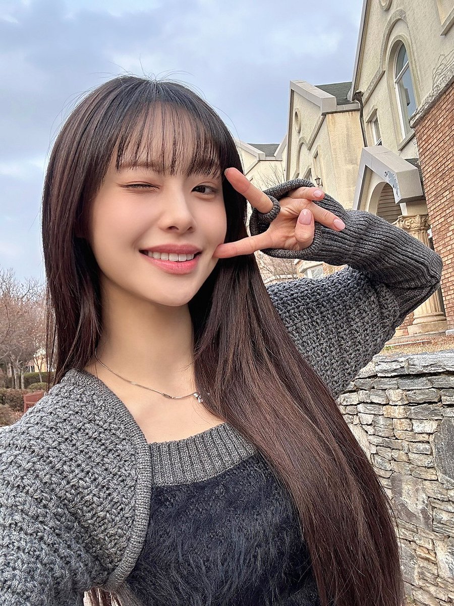 Behind-the-scenes cut of Chuu