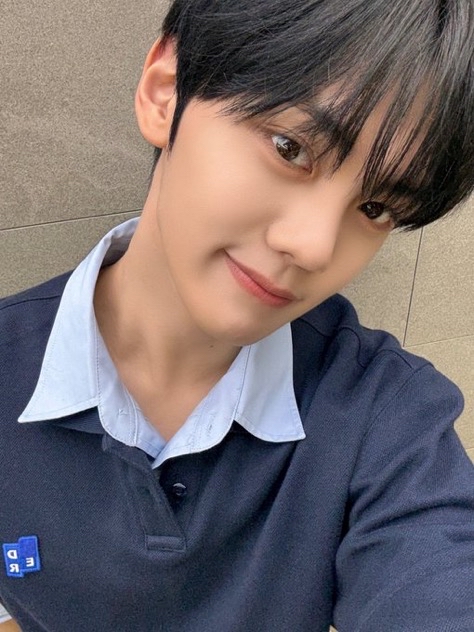 Recent activity shot of Kim Gyuvin (ZEROBASEONE)