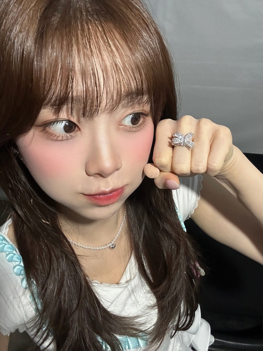 Behind-the-scenes cut of Chuu