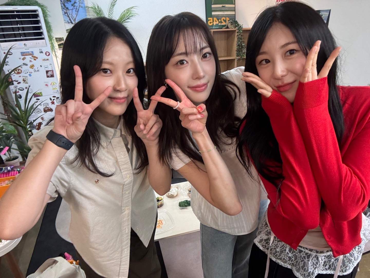 Behind-the-scenes cut of Lee Chaeyeon