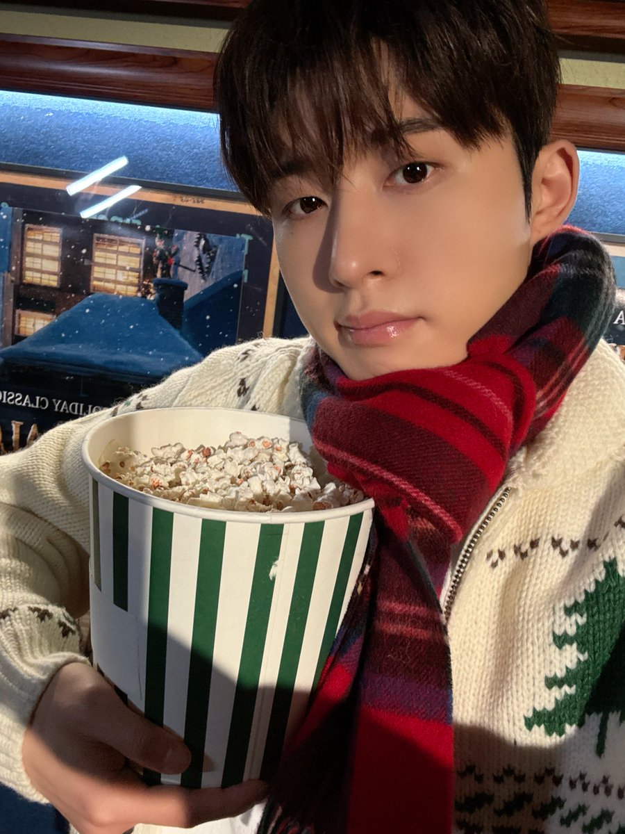 A moment captured by B.I's fan