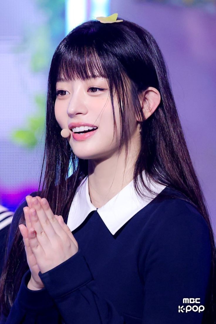 Behind-the-scenes cut of Minju (ILLIT)
