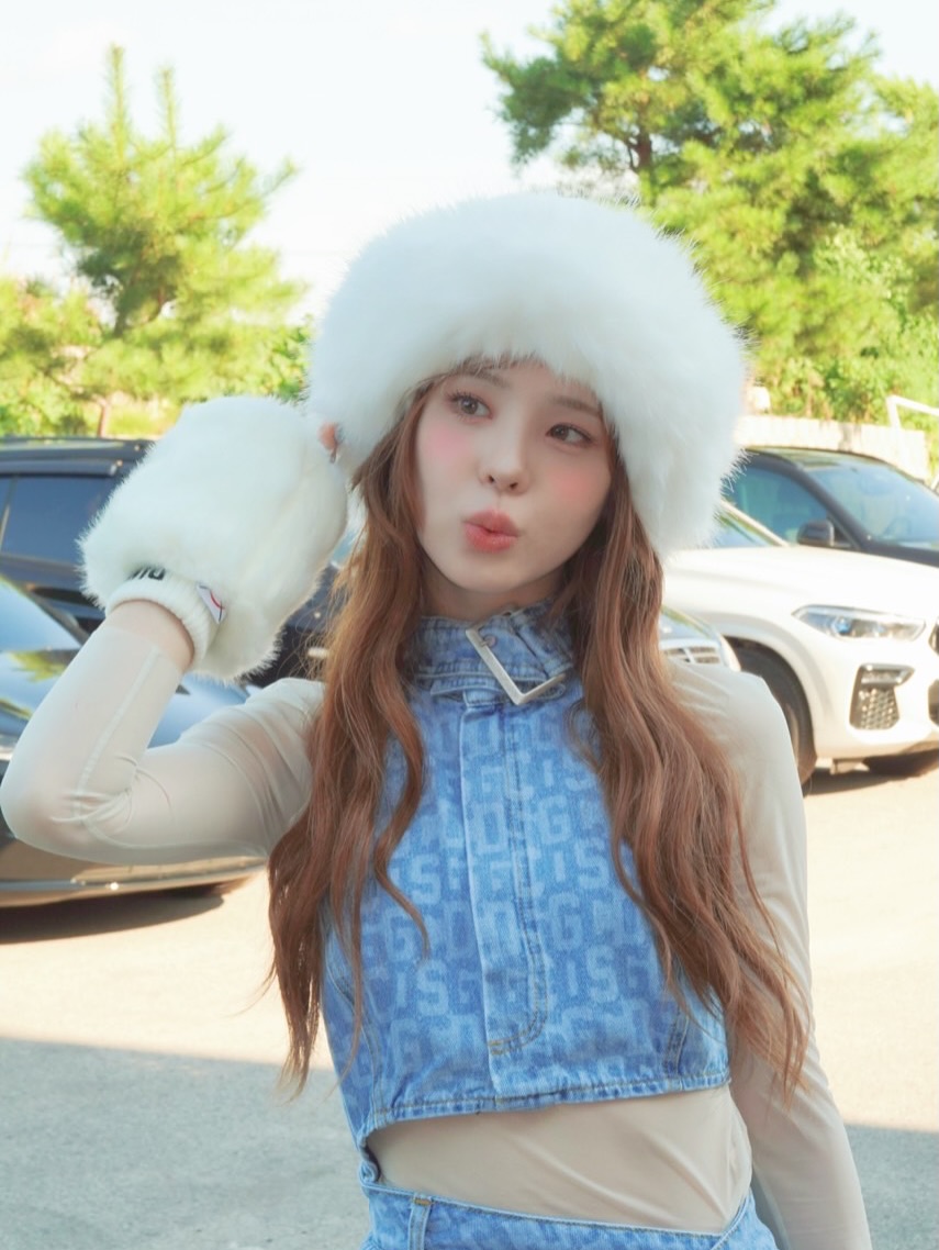 Latest photo of Mako (NiziU)