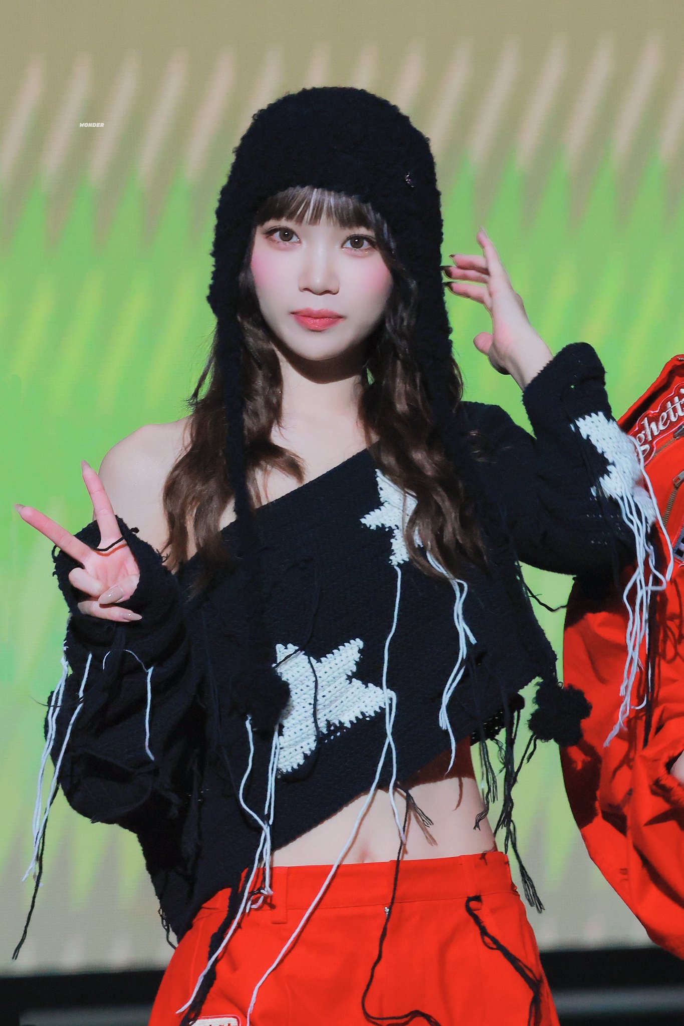 キム・チェウォン (LE SSERAFIM)の舞台裏ショット