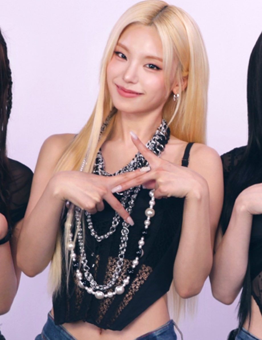 Behind-the-scenes cut of Yeji (ITZY)