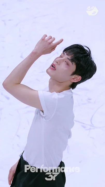 Fan-made special wallpaper for Kim Jiwoong (ZEROBASEONE)