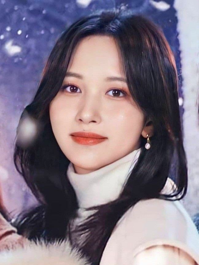 Behind-the-scenes cut of Mina (TWICE)