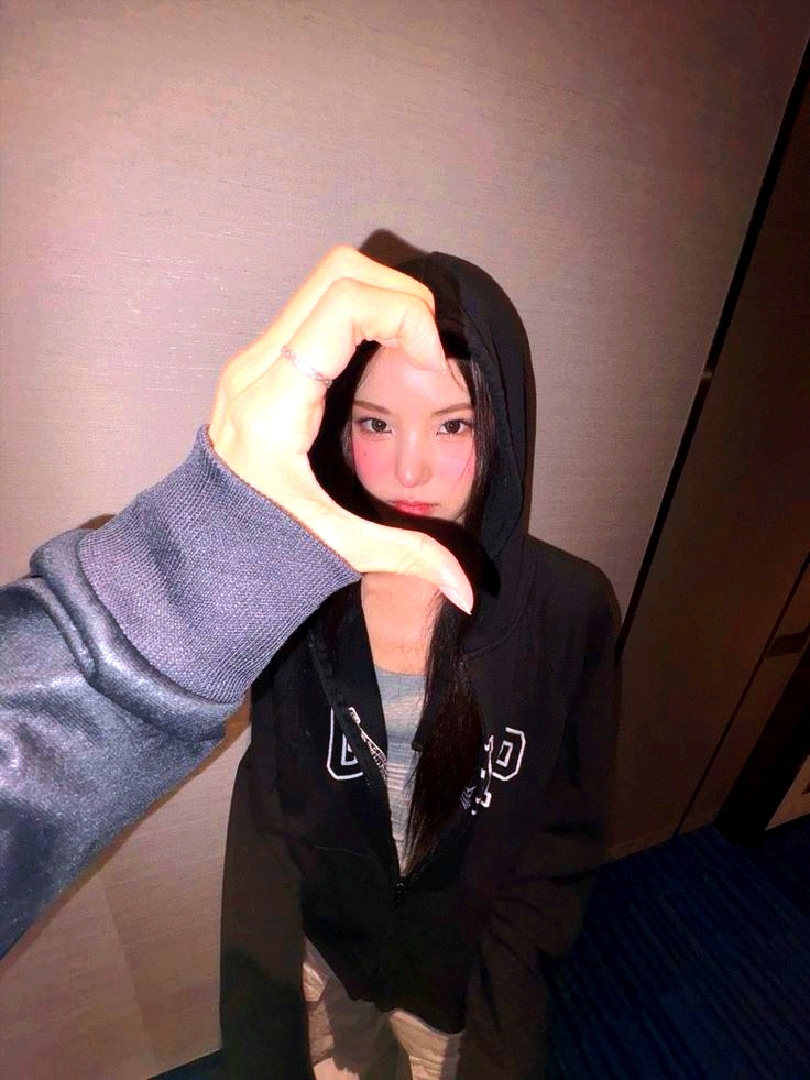 Behind-the-scenes cut of Mai (izna)