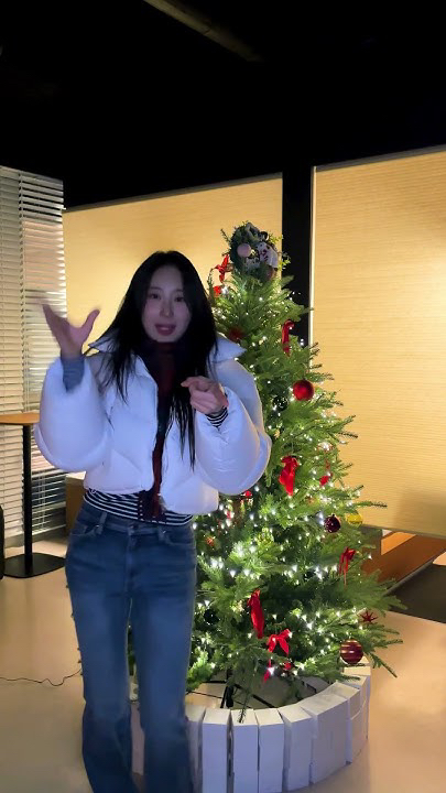 A moment captured by Lee Chaeyeon's fan