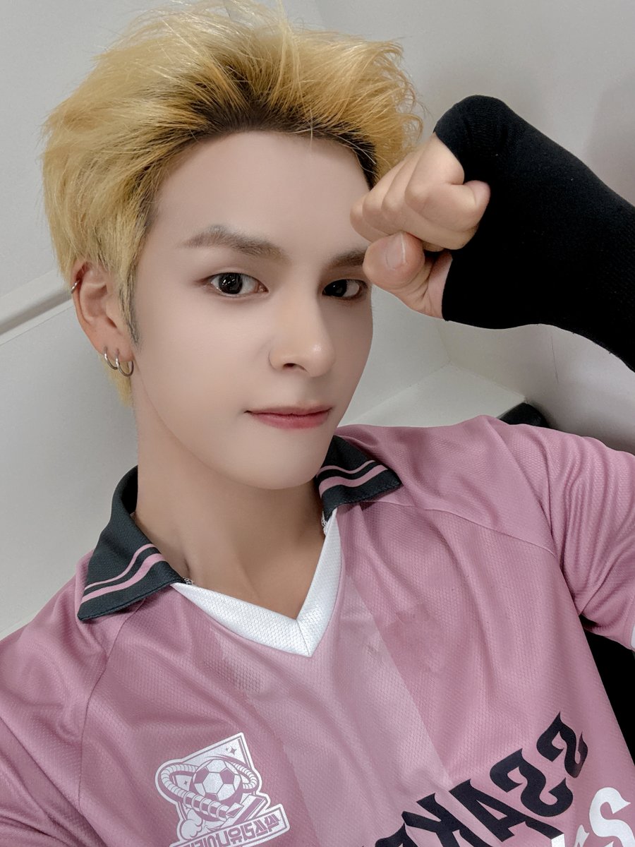 A moment captured by CRAVITY's fan