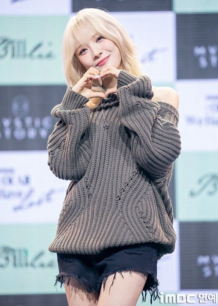 Recent activity shot of Moon Sua (Billlie)