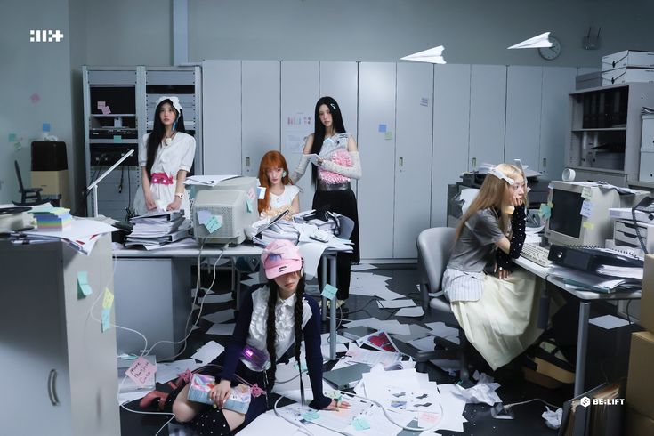 Latest photo of ILLIT