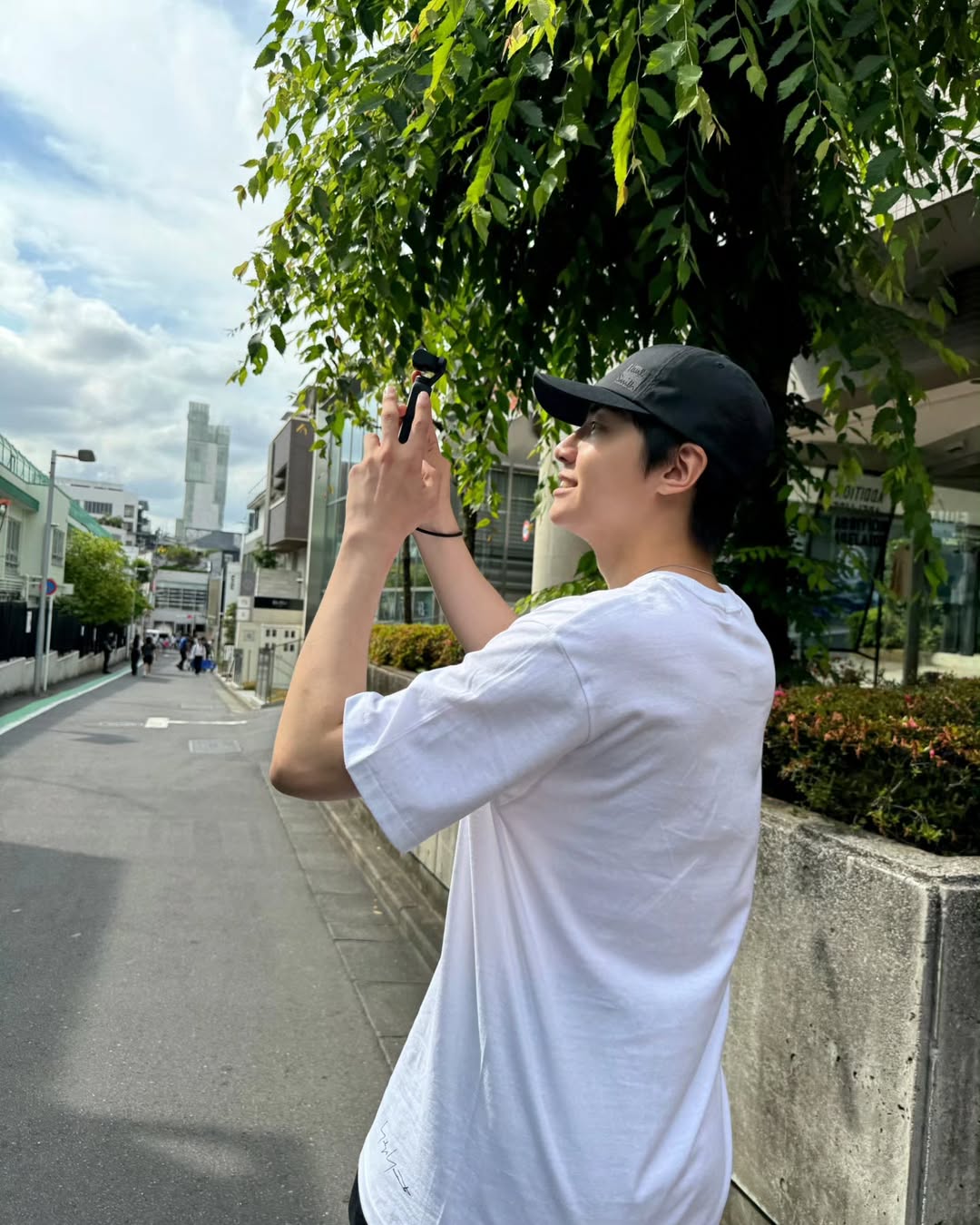 Behind-the-scenes cut of Lee Jinhyuk