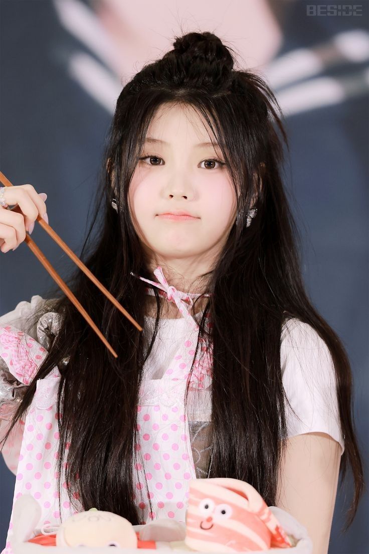 Behind-the-scenes cut of Wonhee (ILLIT)