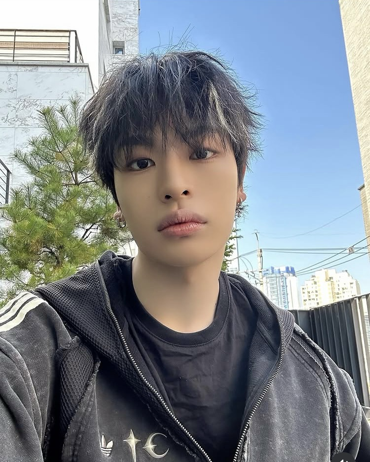 Behind-the-scenes cut of Yechan (Xikers)