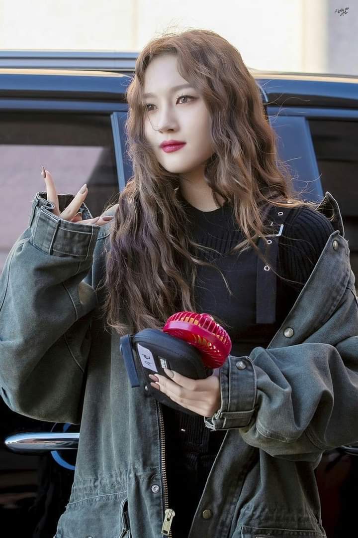 A moment captured by Siyeon (DREAMCATCHER)'s fan