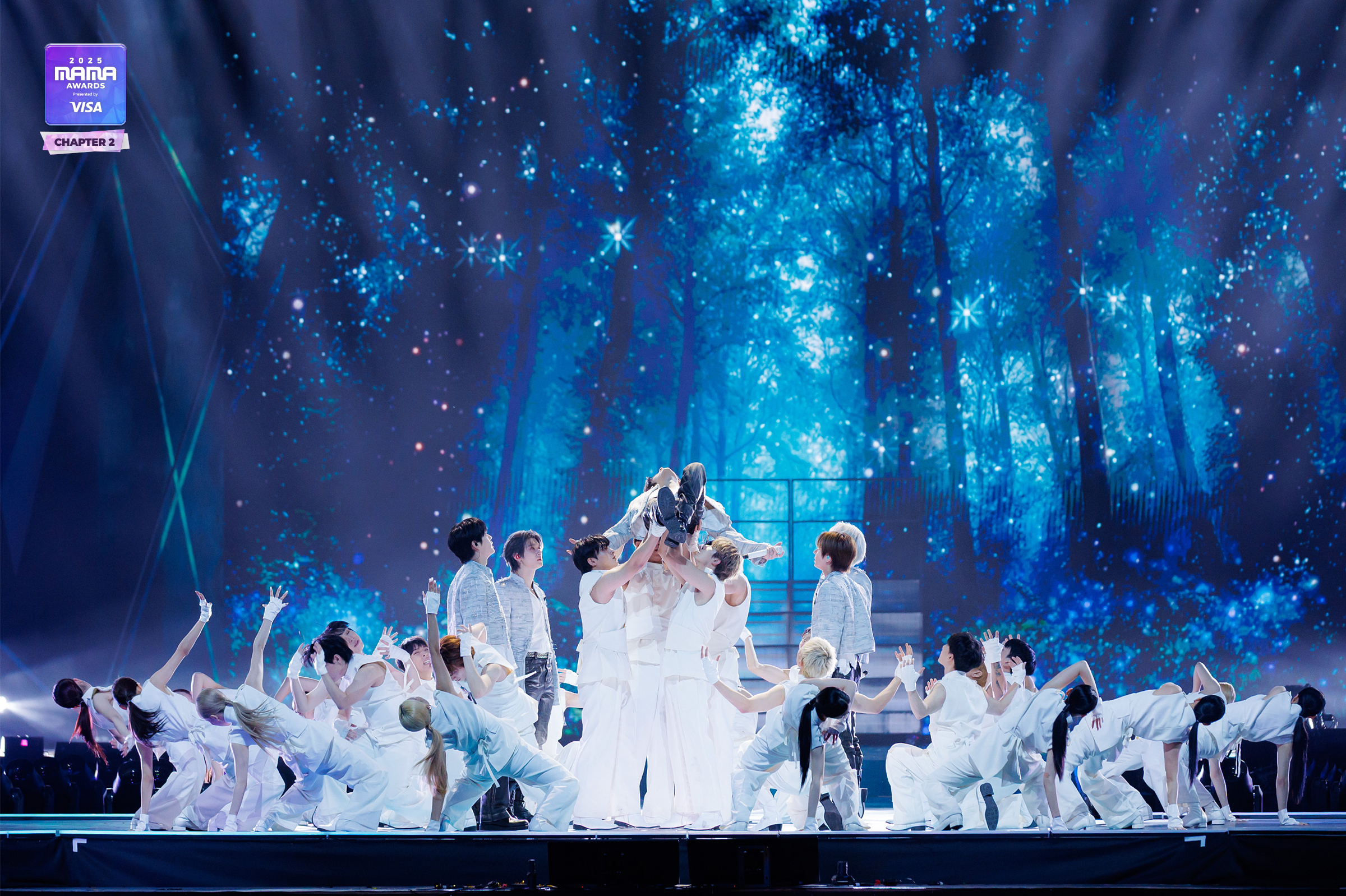 투모로우바이투게더의 비하인드 컷