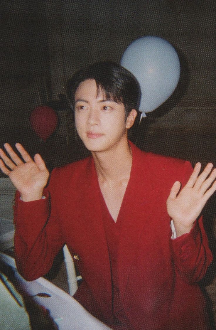 Foto aktivitas terbaru Jin (BTS)