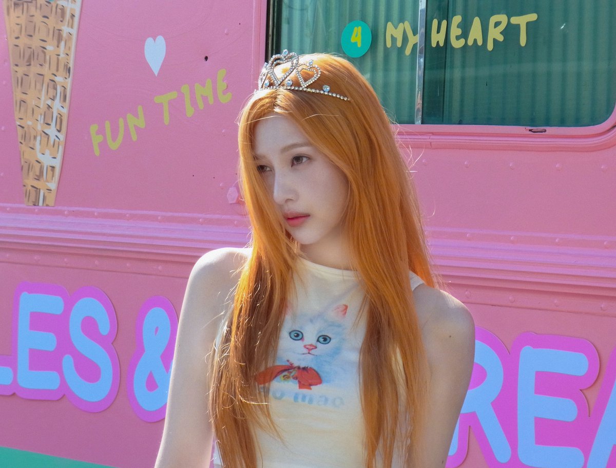 Recent activity shot of Red Velvet