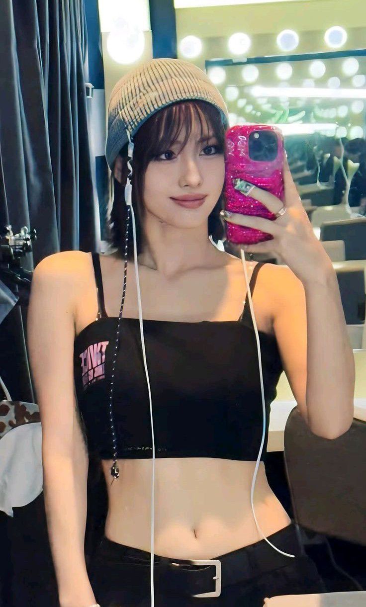 モモ (TWICE)の最新写真