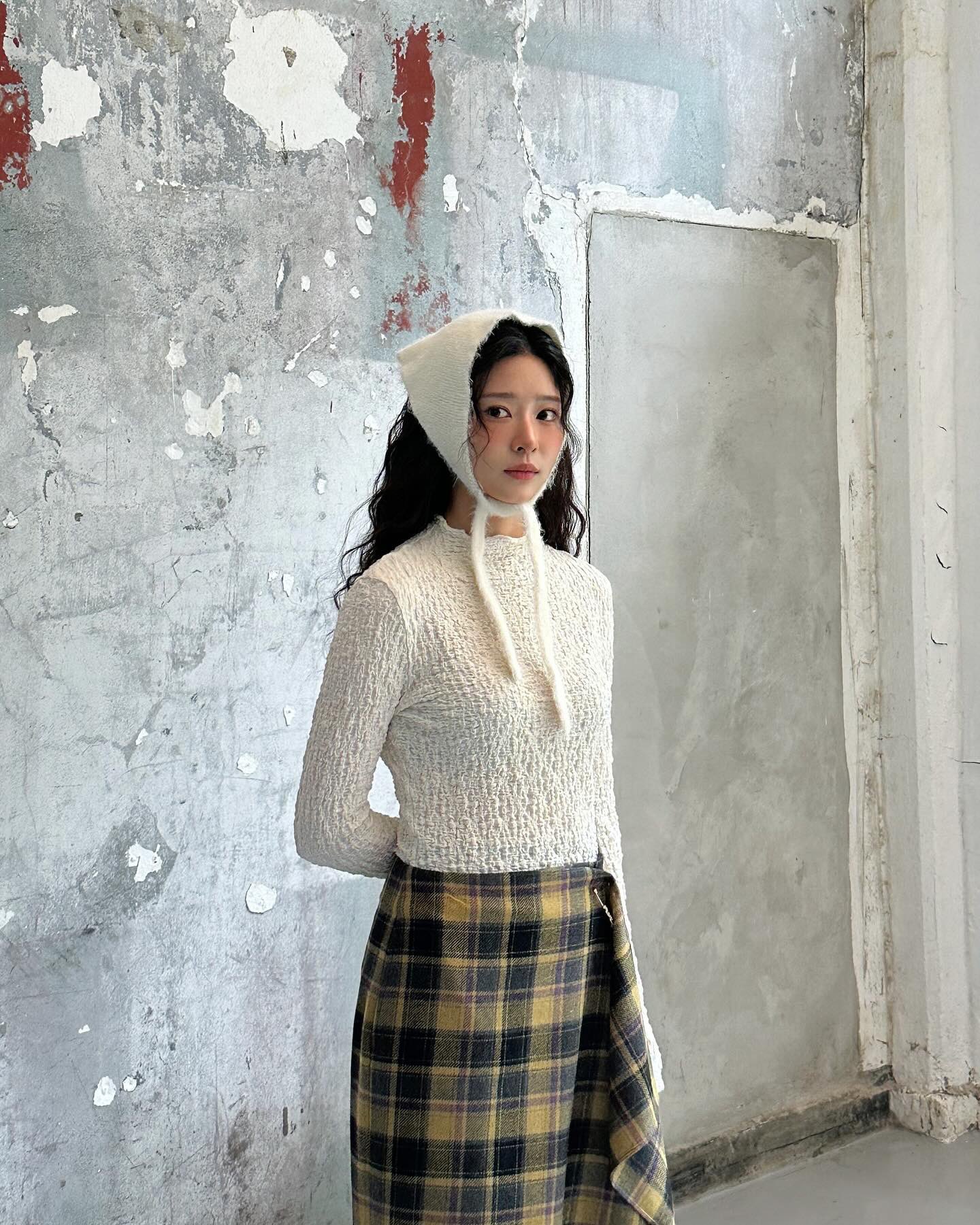 Behind-the-scenes cut of Kim Minju