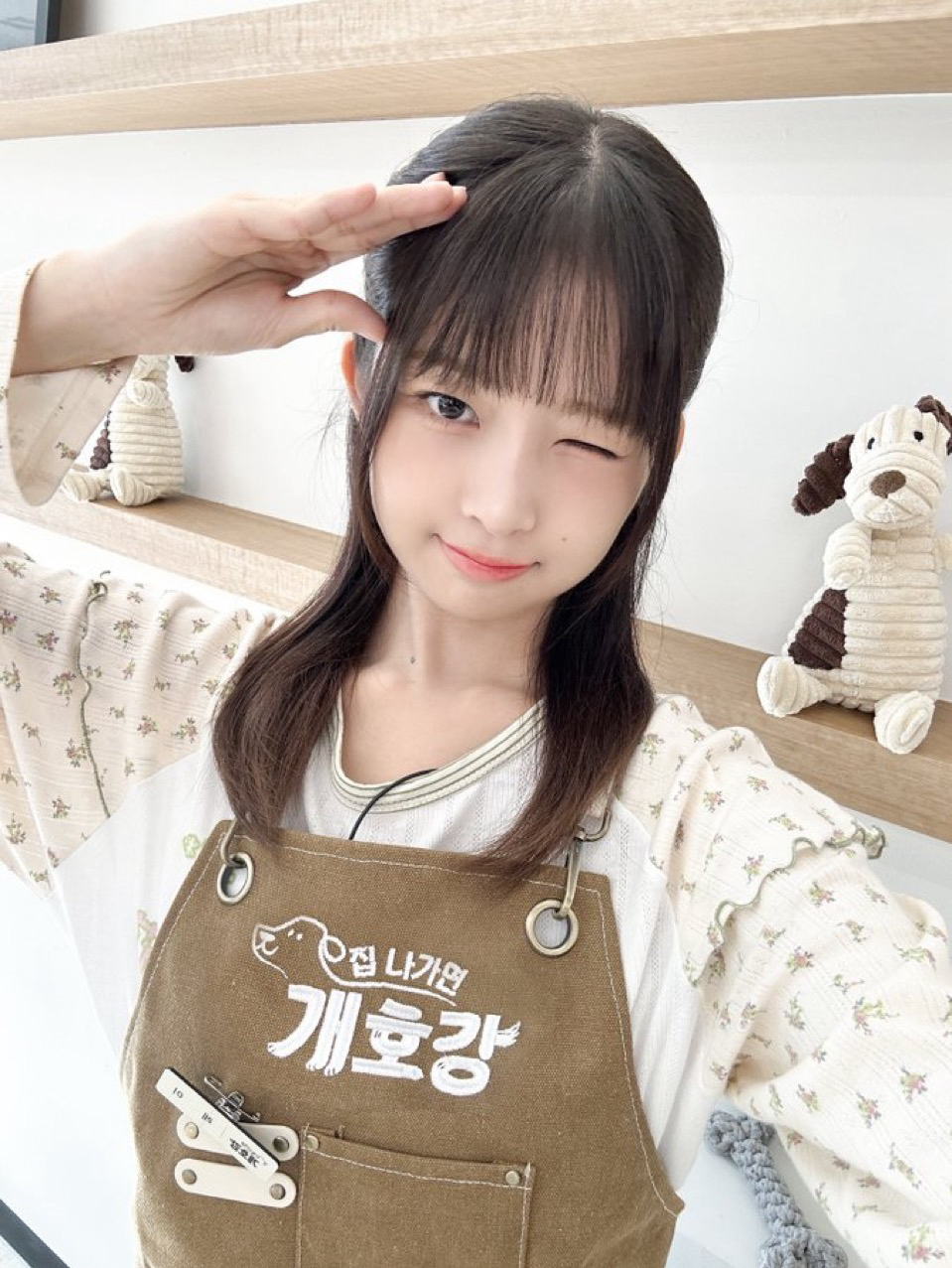 Behind-the-scenes cut of Rei (IVE)