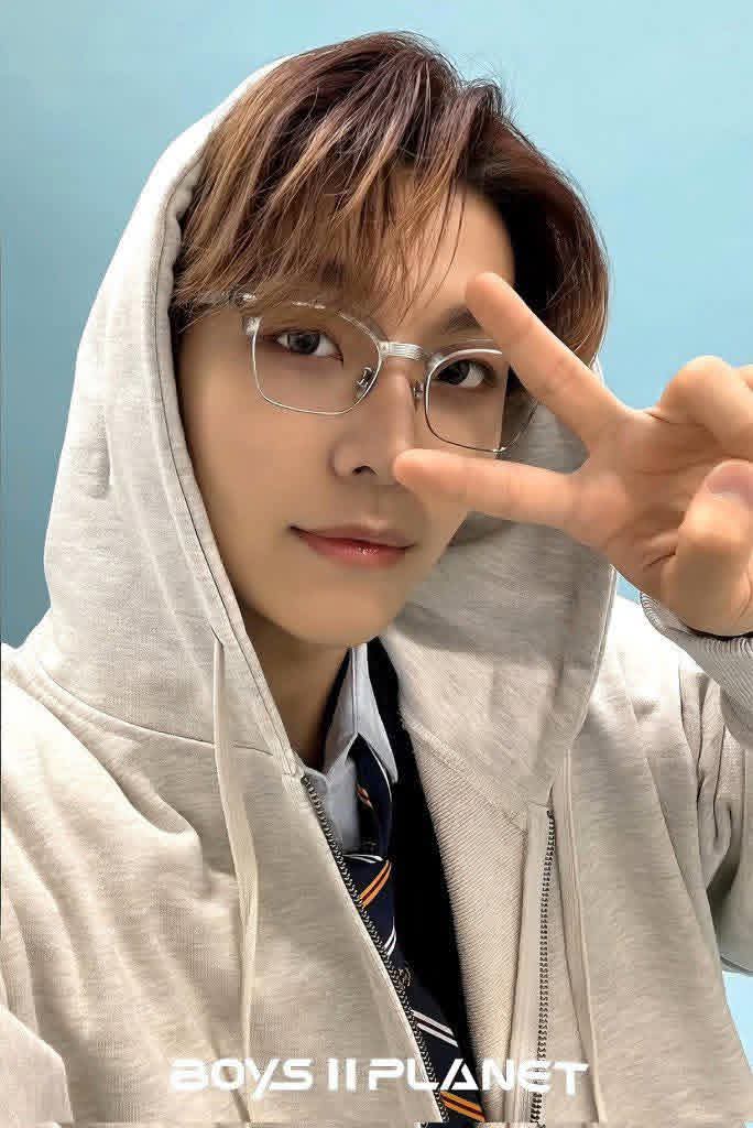 Recent activity shot of He Xinlong (BOY STORY)